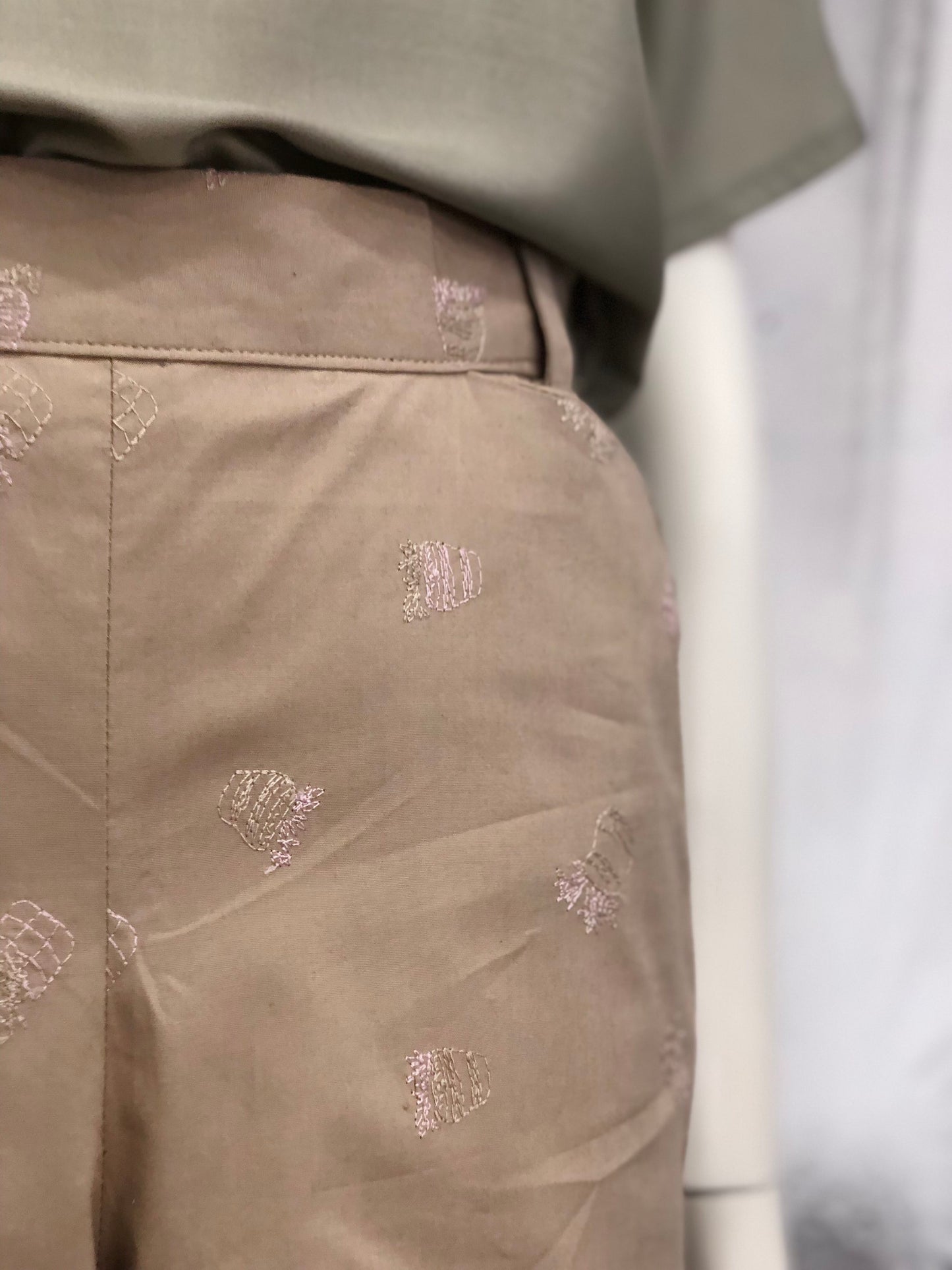 Pantaloni Capri Christy in cotone ricamato