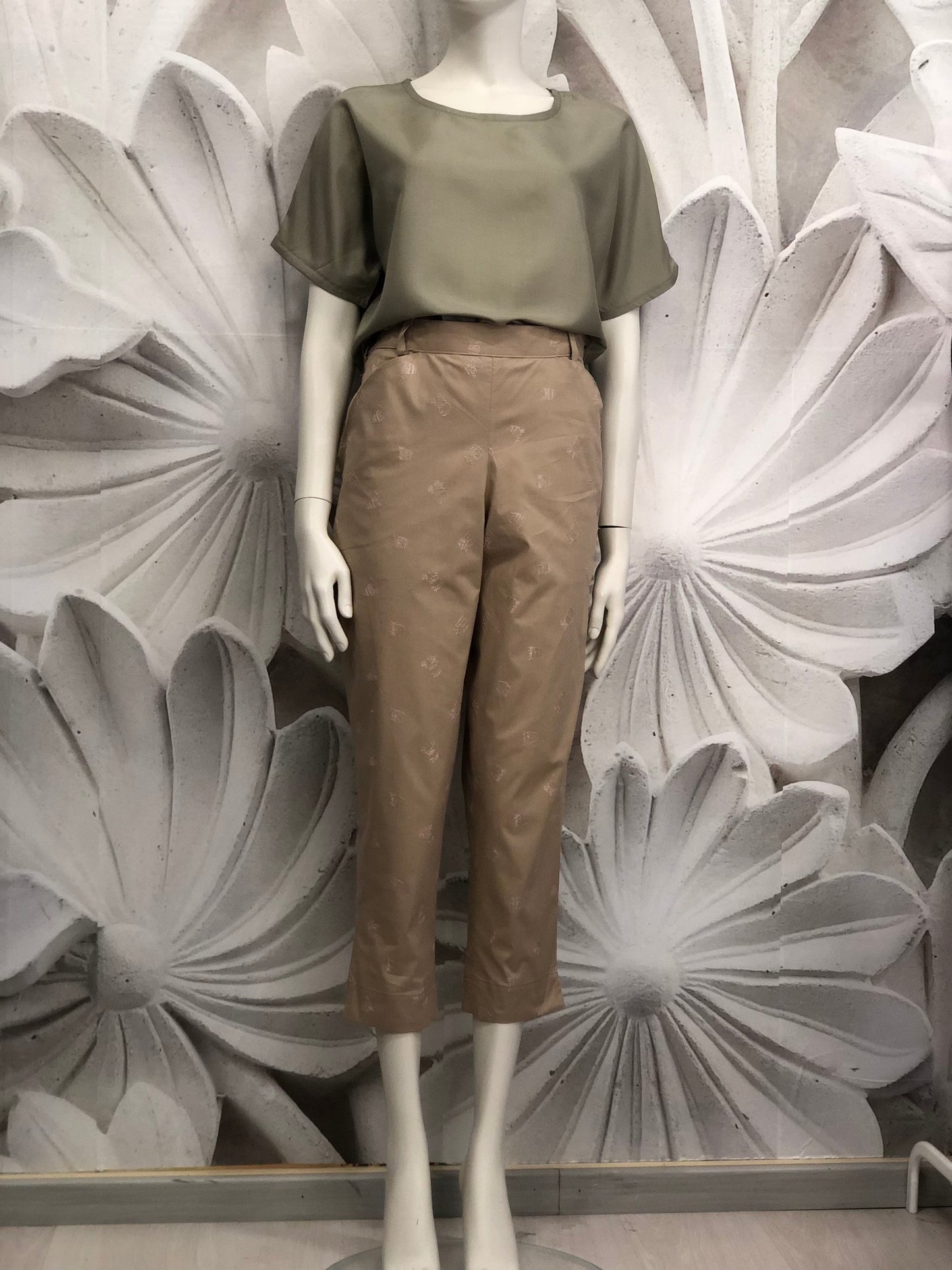 Pantaloni Capri Christy in cotone ricamato
