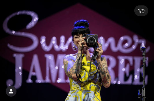 Presentatrice del Summer jamboree veste Monia -Sartoria Italiana