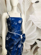 Carica l&#39;immagine nel visualizzatore di Gallery,  abito lungo elegante sarong. Gonna a portafoglio arricciata davanti, top dritto con bretelle sottili
