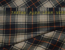 Carica l&#39;immagine nel visualizzatore di Gallery, PANTALONE CAPRI CHRISTY TARTAN su misura
