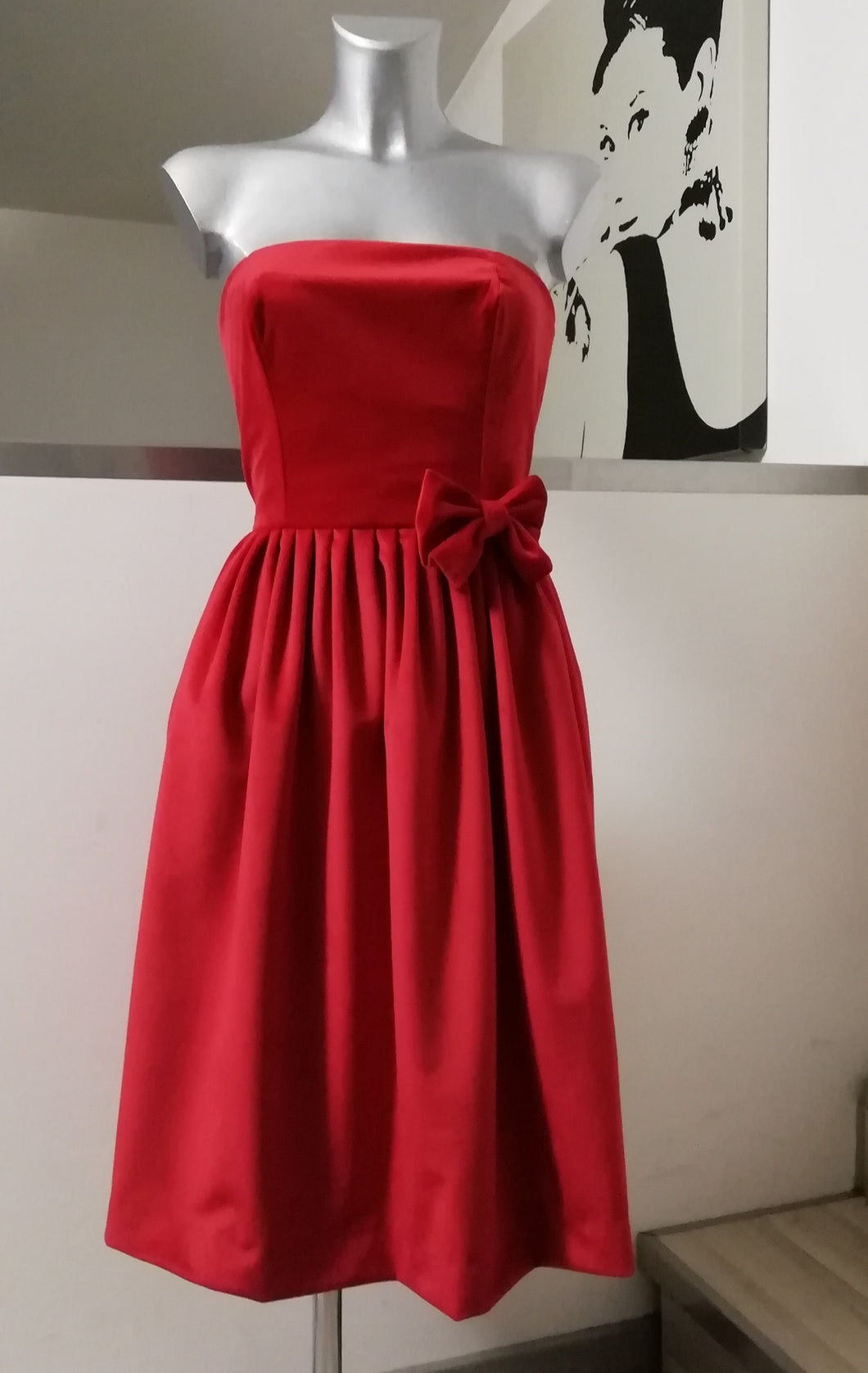 Abito Audrey in velluto vintagestyle anni 50 su misura