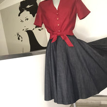 Carica l&#39;immagine nel visualizzatore di Gallery, Gonna a ruota Christy in jeans vintagestyle anni 50
