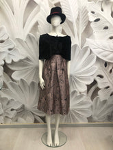 Carica l&#39;immagine nel visualizzatore di Gallery, Gonna Doris in broccato vintagestyle anni 50
