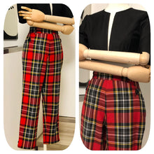 Carica l&#39;immagine nel visualizzatore di Gallery, PANTALONE CAPRI CHRISTY TARTAN su misura
