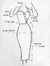 Carica l&#39;immagine nel visualizzatore di Gallery, MISURE DELL&#39;ABITO IN STILE ANNI 50: TG 44; SENO 90 CM; VITA 75 CM; BACINO 98 CM; ALTEZZA CORPINO 25 CM; LUNGHEZZA GONNA DALLA VITA 75 CM; 
