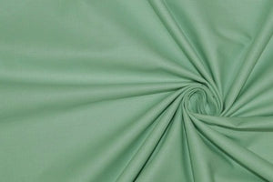 abito Milly in leggero tessuto di cotone verde salvia ispirato agli anni 50, top a cuore con bottoni gonna lunghezza midi allacciatura all'americana con bretelle dietro il collo