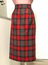 Carica l&#39;immagine nel visualizzatore di Gallery, GONNA TUBINO KELLY TARTAN su misura
