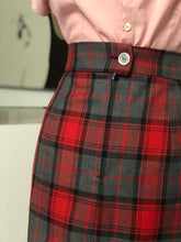 Carica l&#39;immagine nel visualizzatore di Gallery, GONNA TUBINO KELLY TARTAN su misura
